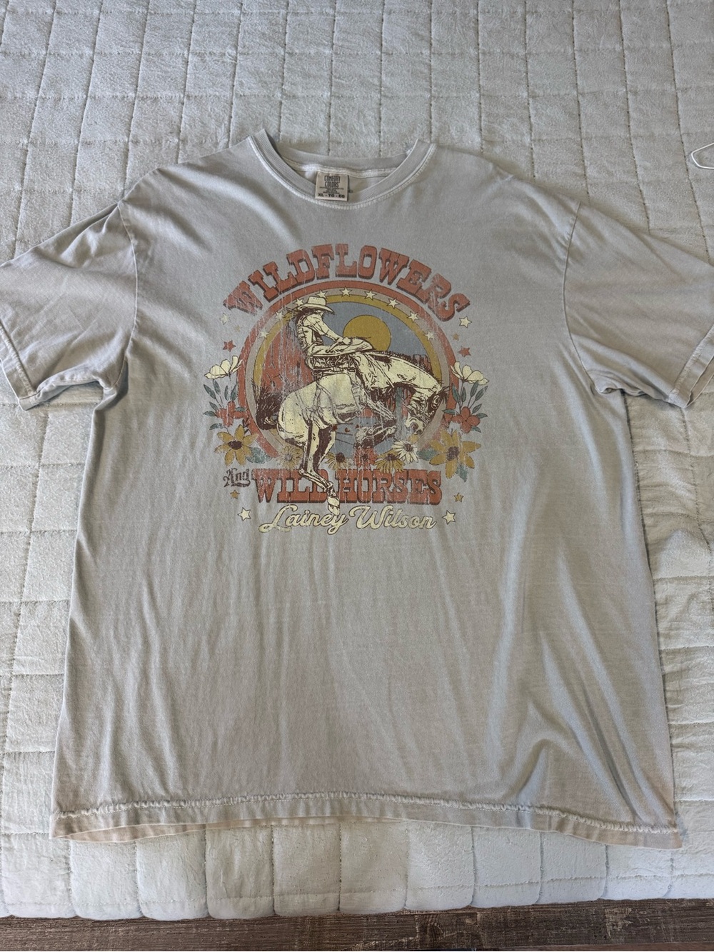 Lainey Wilson Wildflowers and Wild Horses concert Graphic Tee